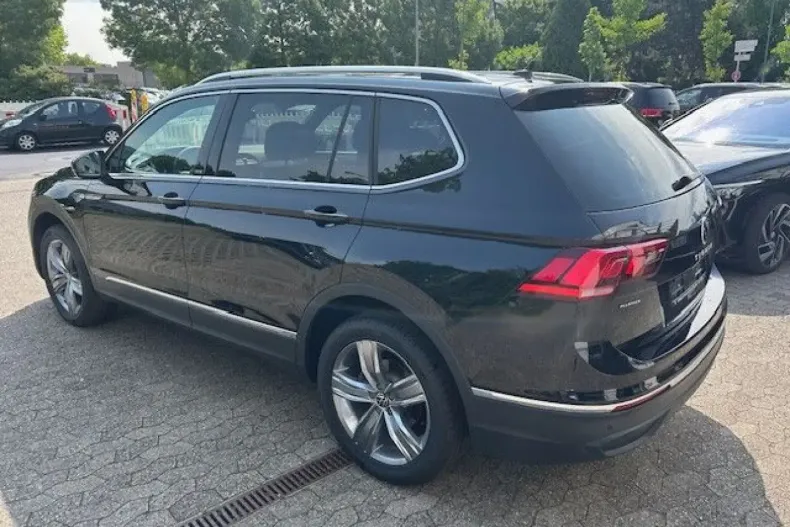 Volkswagen Tiguan Allspace din 2023 cu 10.409 km - oferta VOL111736 - foto 4