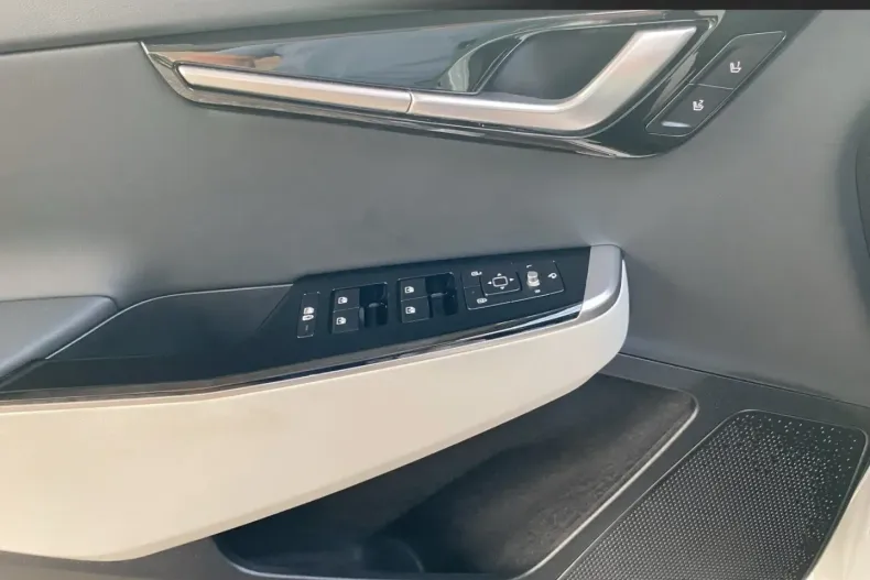 Kia EV6 din 2023 cu 15.630 km - oferta KIA111742 - foto 13