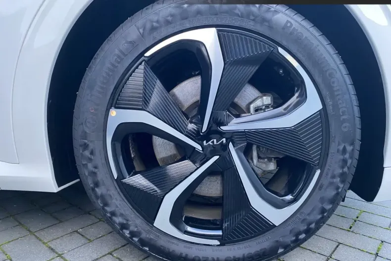 Kia EV6 din 2023 cu 15.630 km - oferta KIA111742 - foto 14