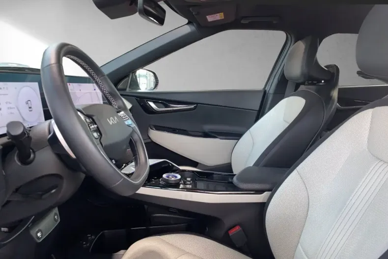 Kia EV6 din 2022 cu 17.880 km - oferta KIA111744 - foto 7