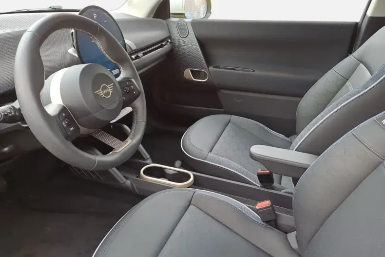 MINI Cooper SE din 2024 cu 14.273 km - oferta MIN111755 - foto 8