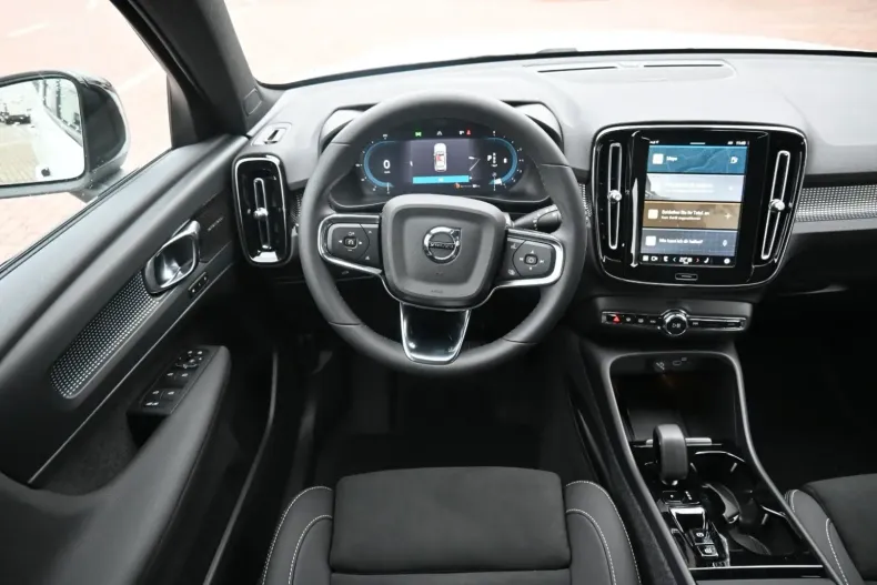 Volvo XC40 din 2024 cu 15.220 km - oferta VOL111765 - foto 18