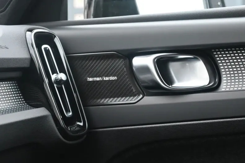 Volvo XC40 din 2024 cu 15.220 km - oferta VOL111765 - foto 23