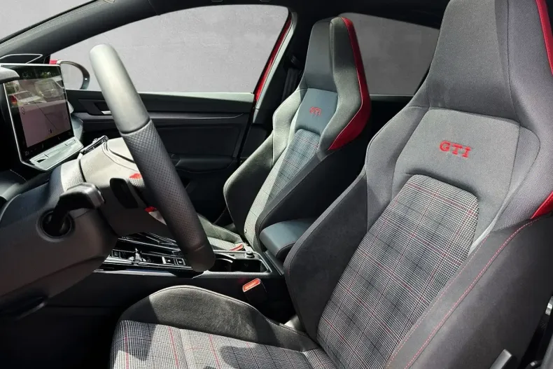 Volkswagen Golf din 2024 cu 19.700 km - oferta VOL111781 - foto 13