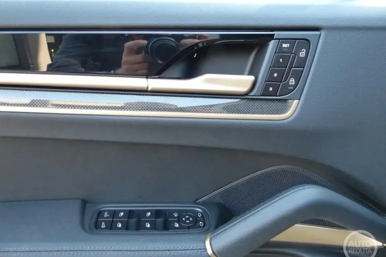 Porsche Cayenne din 2024 cu 15.300 km - oferta POR111794 - foto 11