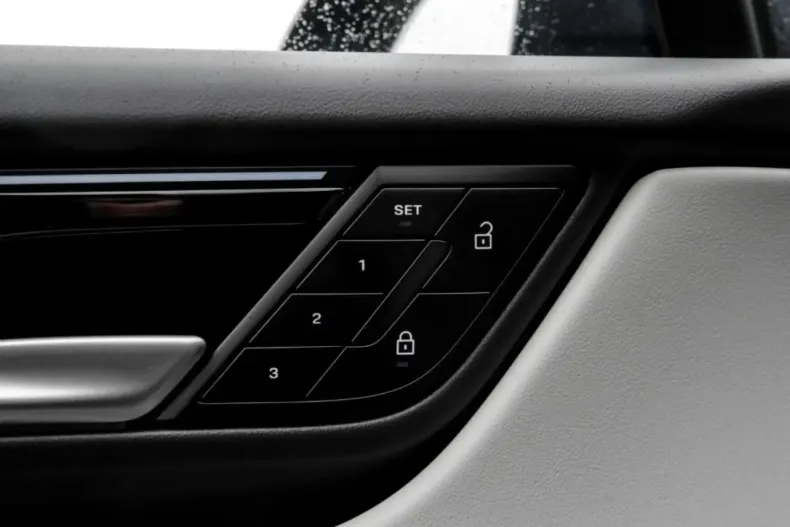 Porsche Macan din 2025 cu 9.500 km - oferta POR111797 - foto 11