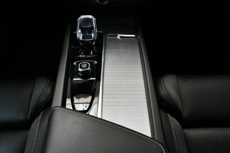 Volvo XC60 din 2024 cu 37.500 km - oferta VOL111808 - foto 17