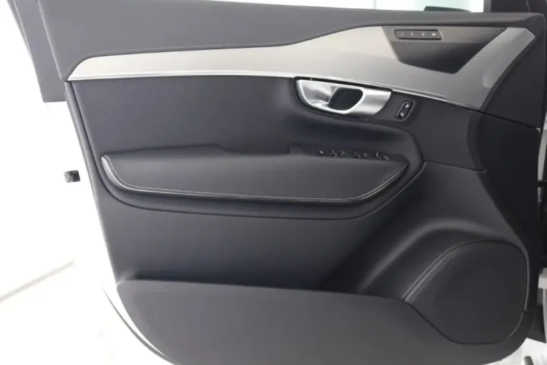 Volvo XC90 din 2024 cu 13.551 km - oferta VOL111818 - foto 10