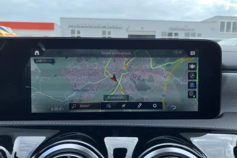 Mercedes-Benz CLA 180 din 2021 cu 36.118 km - oferta MER111861 - foto 9