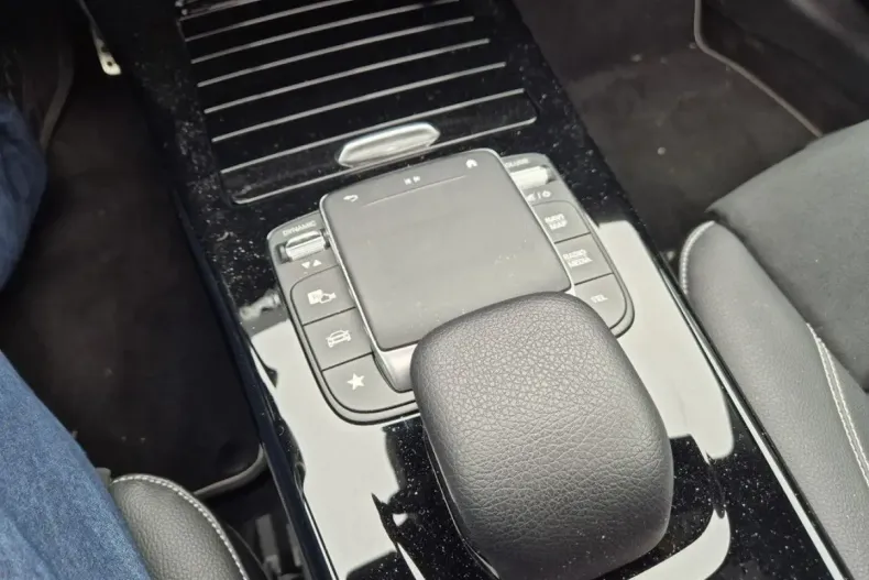 Mercedes-Benz CLA 200 din 2021 cu 52.415 km - oferta MER111866 - foto 8