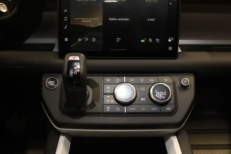 Land Rover Defender din 2024 cu 17.600 km - oferta LAN111936 - foto 8