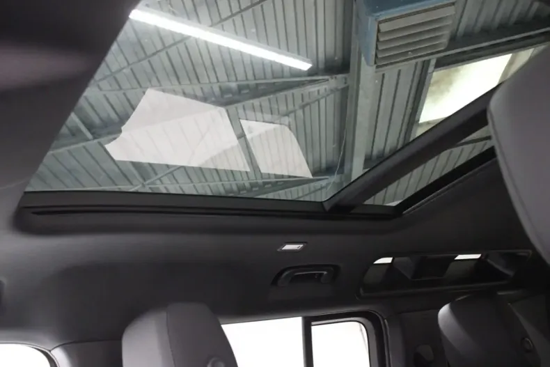 Land Rover Defender din 2024 cu 17.600 km - oferta LAN111936 - foto 10