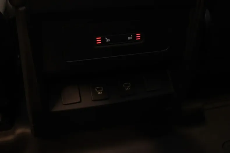 Land Rover Defender din 2024 cu 17.600 km - oferta LAN111936 - foto 17