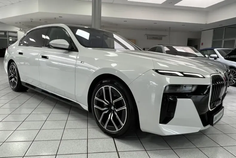 BMW 740 din 2024 cu 5.000 km - oferta BMW111940 - foto 2