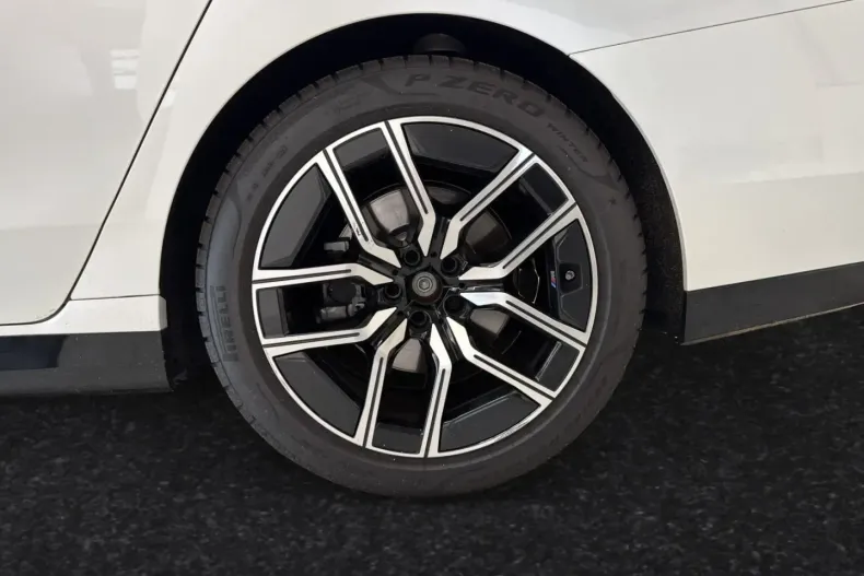 BMW 740 din 2024 cu 25.876 km - oferta BMW111944 - foto 4