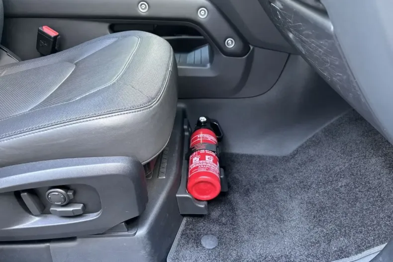 Land Rover Defender din 2024 cu 43.600 km - oferta LAN111958 - foto 17