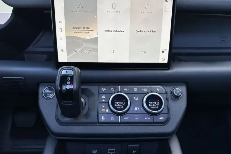 Land Rover Defender din 2024 cu 43.600 km - oferta LAN111958 - foto 18