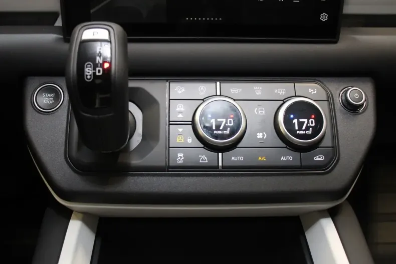 Land Rover Defender din 2024 cu 12.870 km - oferta LAN111995 - foto 7