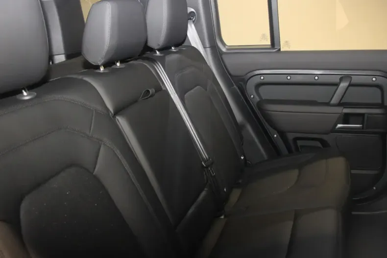 Land Rover Defender din 2024 cu 12.870 km - oferta LAN111995 - foto 8