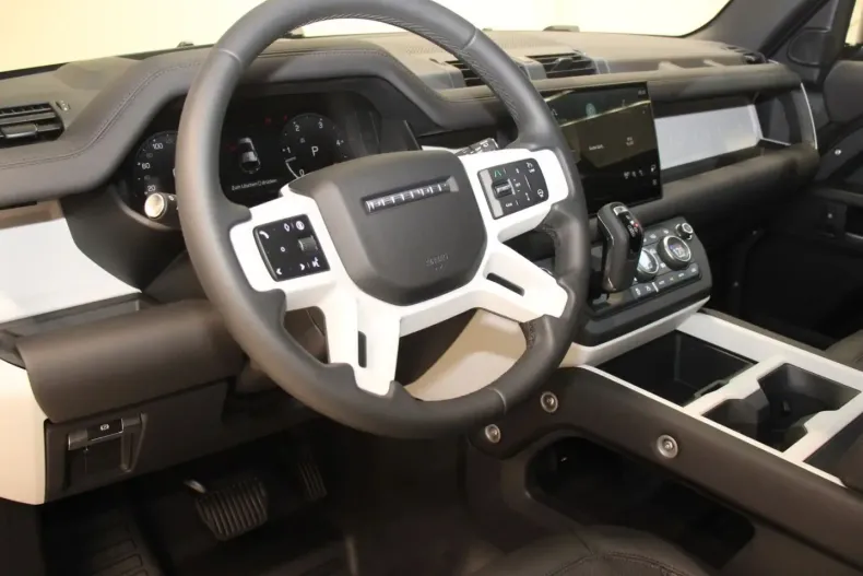 Land Rover Defender din 2024 cu 12.870 km - oferta LAN111995 - foto 14