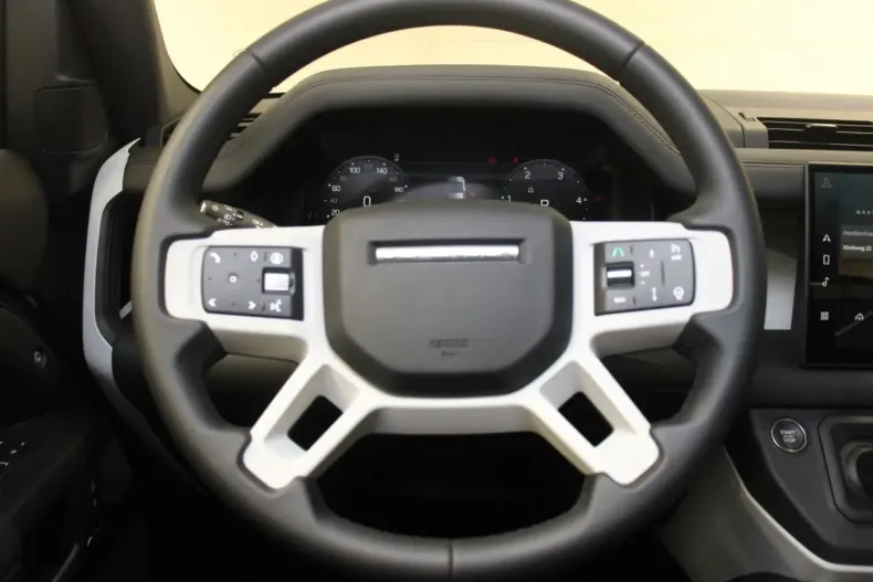 Land Rover Defender din 2024 cu 12.870 km - oferta LAN111995 - foto 15