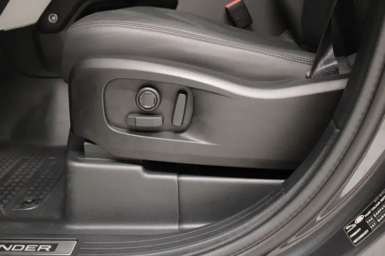 Land Rover Defender din 2024 cu 12.870 km - oferta LAN111995 - foto 17