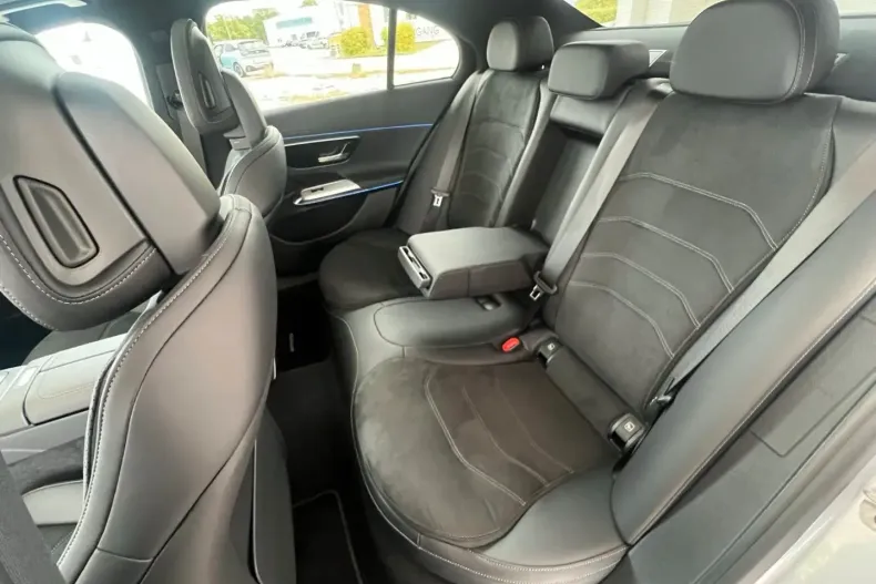 Mercedes-Benz E 220 din 2023 cu 22.637 km - oferta MER111997 - foto 17