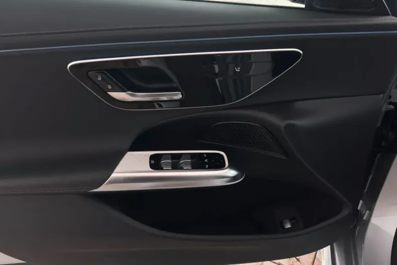 Mercedes-Benz E 220 din 2023 cu 22.637 km - oferta MER111997 - foto 22