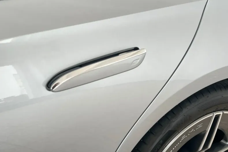 Mercedes-Benz E 220 din 2023 cu 22.637 km - oferta MER111997 - foto 23