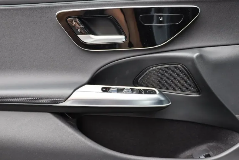 Mercedes-Benz E 200 din 2024 cu 15.525 km - oferta MER112002 - foto 16