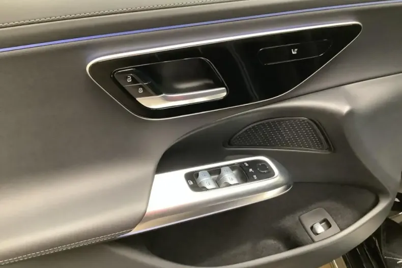 Mercedes-Benz E 200 din 2024 cu 18.598 km - oferta MER112003 - foto 7