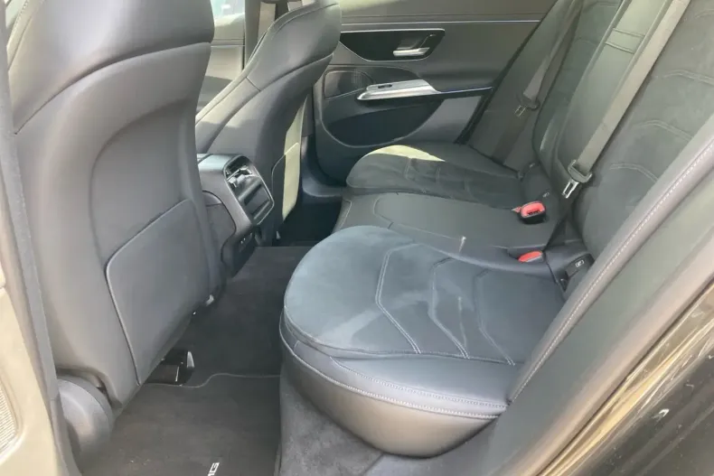 Mercedes-Benz E 200 din 2024 cu 5.439 km - oferta MER112004 - foto 10