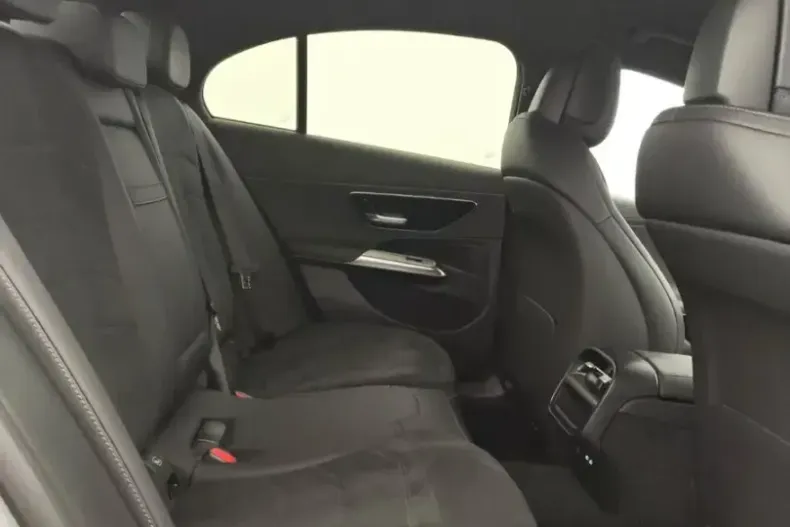 Mercedes-Benz E 200 din 2024 cu 19.843 km - oferta MER112009 - foto 11