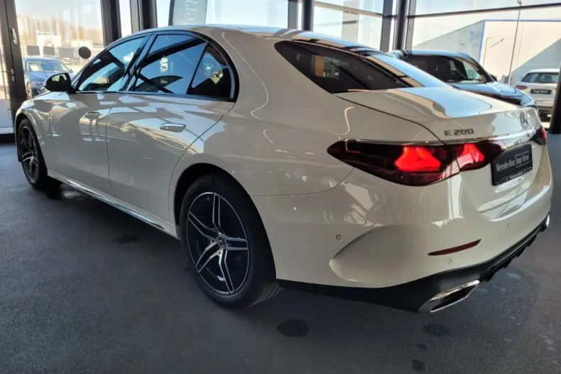 Mercedes-Benz E 200 din 2023 cu 48.781 km - oferta MER112015 - foto 2