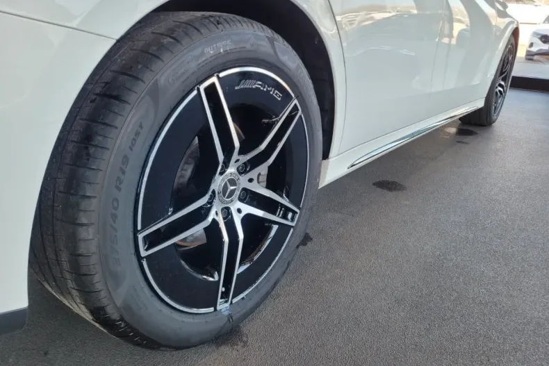 Mercedes-Benz E 200 din 2023 cu 48.781 km - oferta MER112015 - foto 4