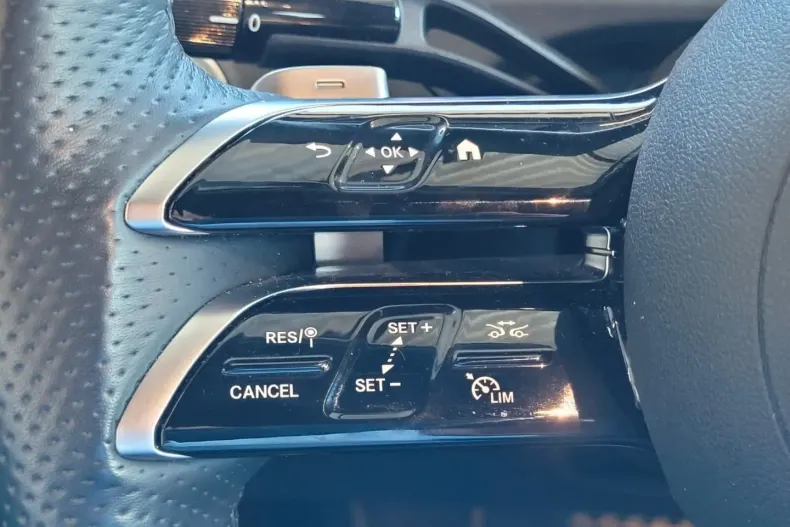 Mercedes-Benz E 200 din 2023 cu 48.781 km - oferta MER112015 - foto 19