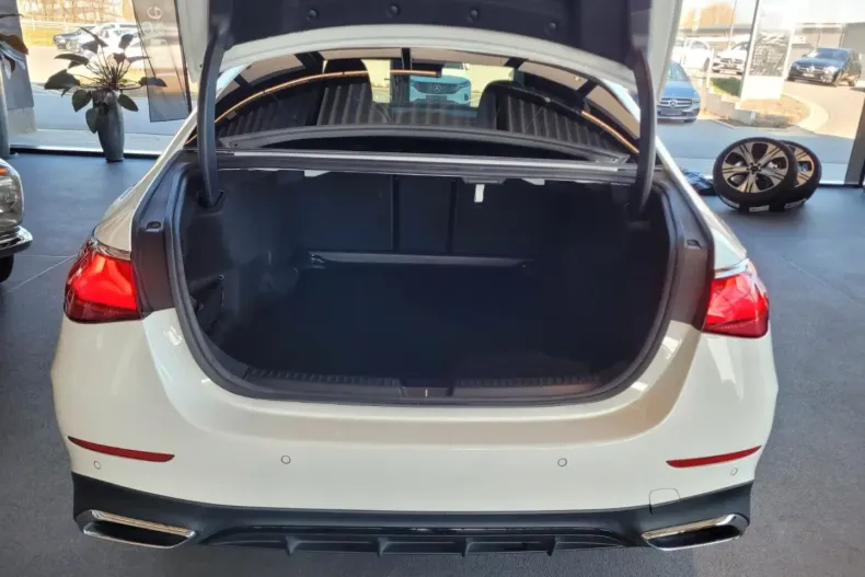 Mercedes-Benz E 200 din 2023 cu 48.781 km - oferta MER112015 - foto 22