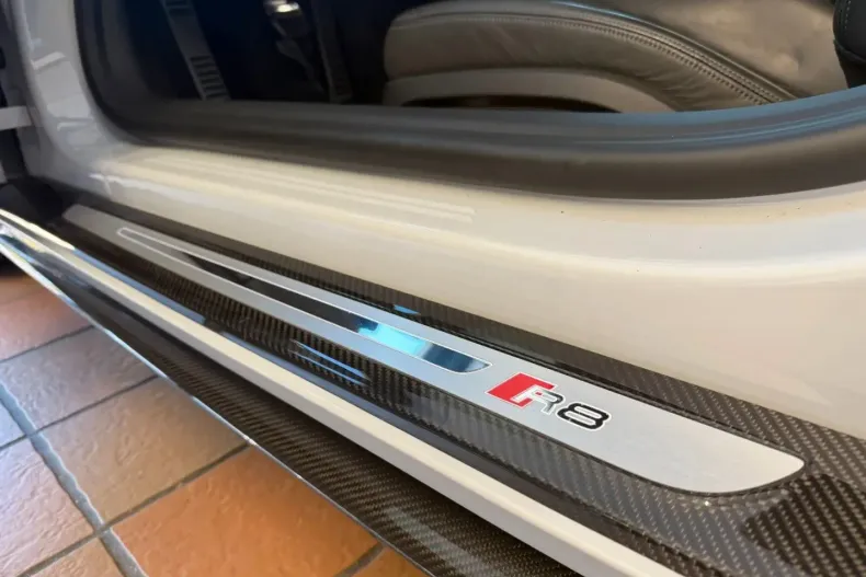 Audi R8 din 2024 cu 8.300 km - oferta AUD112017 - foto 13