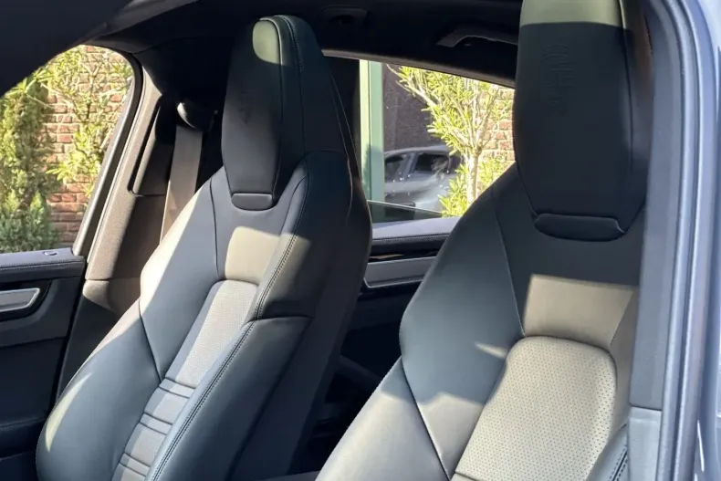 Porsche Cayenne din 2022 cu 41.900 km - oferta POR112068 - foto 2