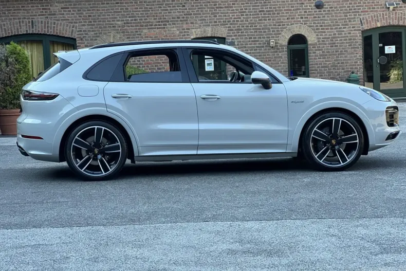 Porsche Cayenne din 2022 cu 41.900 km - oferta POR112068 - foto 5