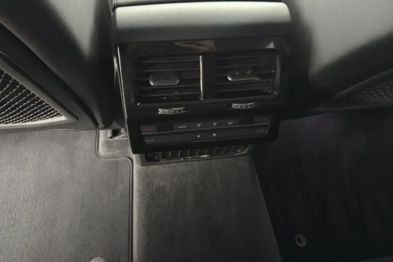 Volkswagen Touareg din 2024 cu 34.283 km - oferta VOL112105 - foto 13