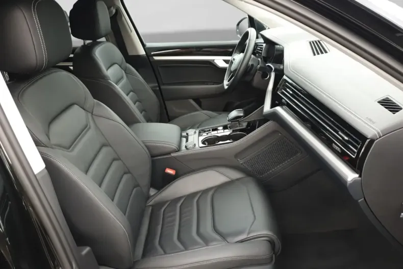 Volkswagen Touareg din 2024 cu 45.958 km - oferta VOL112107 - foto 3