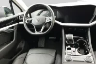 Volkswagen Touareg din 2024 cu 45.958 km - oferta VOL112107 - foto 4