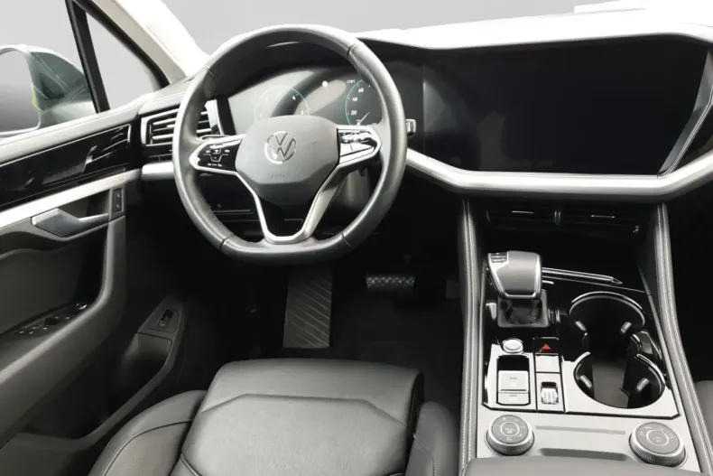 Volkswagen Touareg din 2024 cu 45.958 km - oferta VOL112107 - foto 4