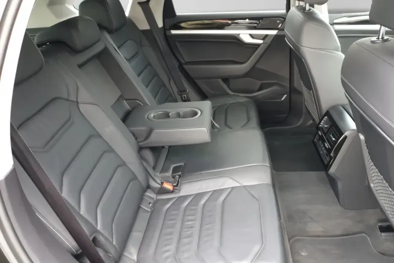 Volkswagen Touareg din 2024 cu 45.958 km - oferta VOL112107 - foto 5