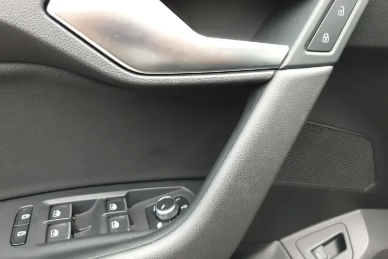 Volkswagen Touareg din 2024 cu 45.958 km - oferta VOL112107 - foto 7