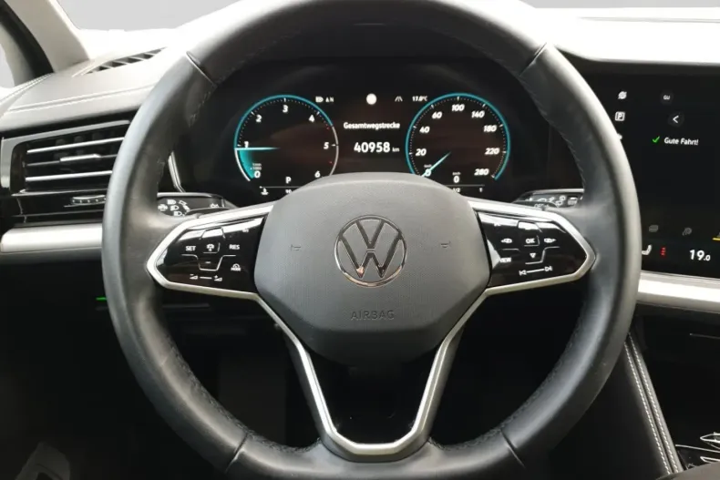 Volkswagen Touareg din 2024 cu 45.958 km - oferta VOL112107 - foto 8