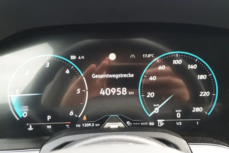 Volkswagen Touareg din 2024 cu 45.958 km - oferta VOL112107 - foto 9