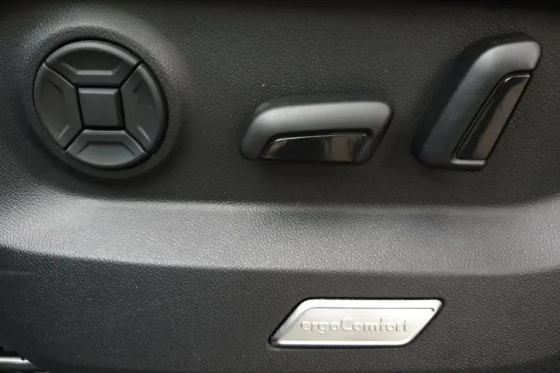 Volkswagen Touareg din 2024 cu 45.958 km - oferta VOL112107 - foto 16