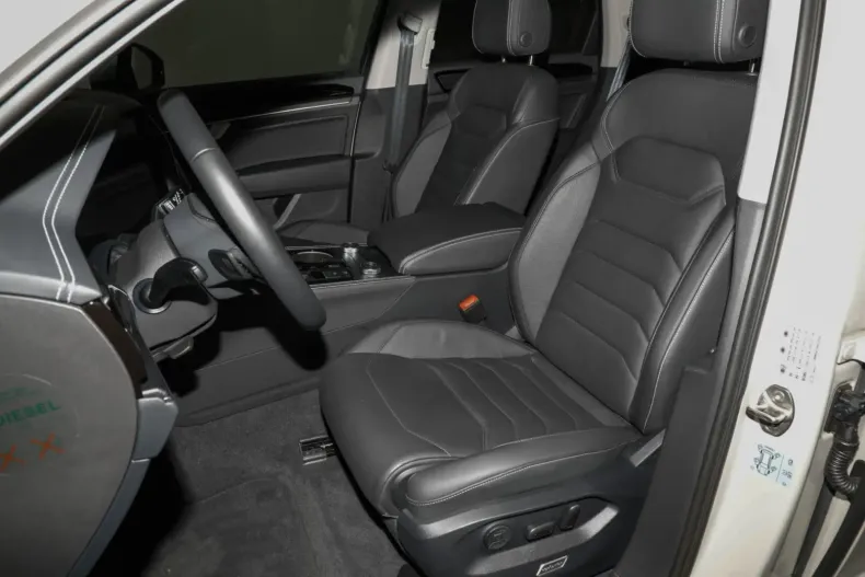 Volkswagen Touareg din 2024 cu 28.500 km - oferta VOL112108 - foto 12